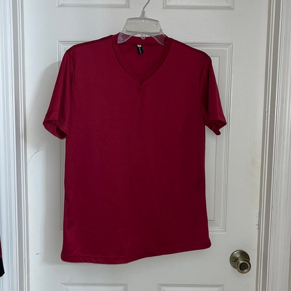 Deep red athletic shirt - Picture 1 of 3